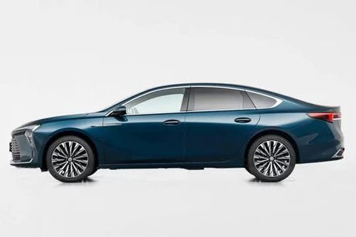 Xe sedan dài hơn 5 mét, công suất 237 mã lực, giá hơn 800 triệu đồng