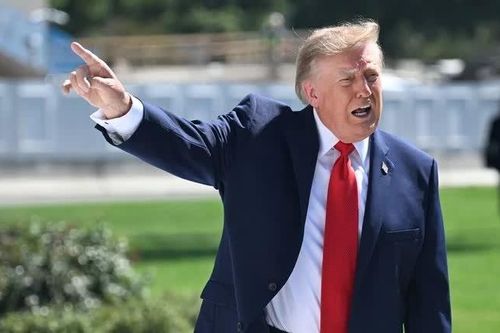 Ông Trump yêu cầu Ukraine thay tổng thống, cảnh báo ông Zelensky