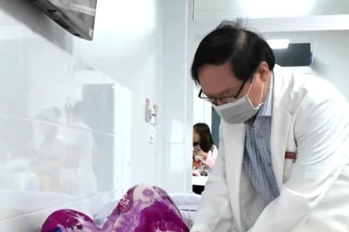 18 người nhập viện sau khi ăn bánh mì ở Quảng Ngãi, Bộ Y tế vào cuộc
