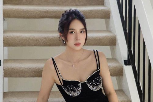 Vợ kém Lý Hải 17 tuổi gây trầm trồ với vóc dáng sau 4 lần sinh con