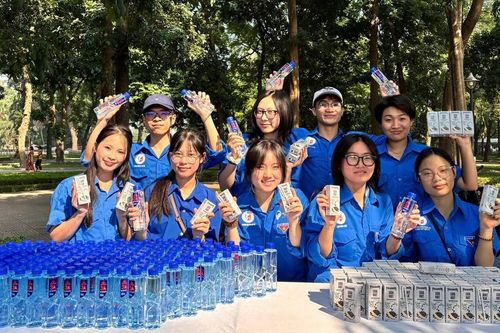 Sinh viên trường Đại học Văn hóa Hà Nội tiếp sức cho những bước chạy vì cộng đồng