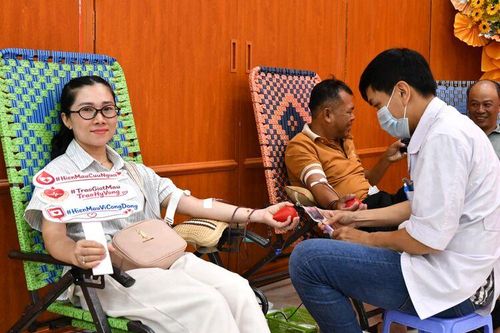 Hòn Đất tiếp nhận 215 đơn vị máu