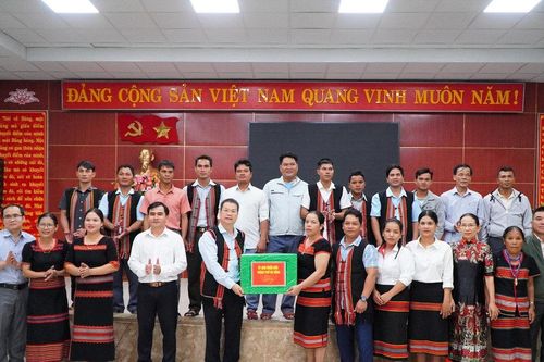 Chủ tịch UBND thành phố Đà Nẵng Nguyễn Mạnh Hùng dự sinh hoạt tại Chi bộ thôn Nước Non