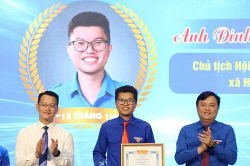 Đà Nẵng trao Giải thưởng '15 tháng 10' và 'Thanh niên sống đẹp'