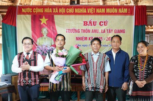 Xã Tây Giang hoàn thành tổ chức bầu cử trưởng thôn