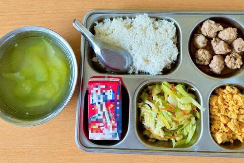 Cần chuẩn hóa bữa ăn học đường vì sức khỏe học sinh