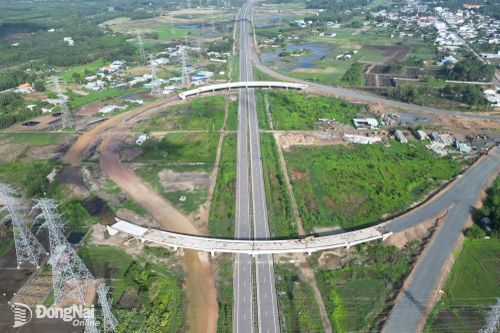 Nghiên cứu bố trí trạm cân kiểm soát tải trọng xe tại nút giao cao tốc Bến Lức - Long Thành với đường vành đai 3 - Thành phố Hồ Chí Minh