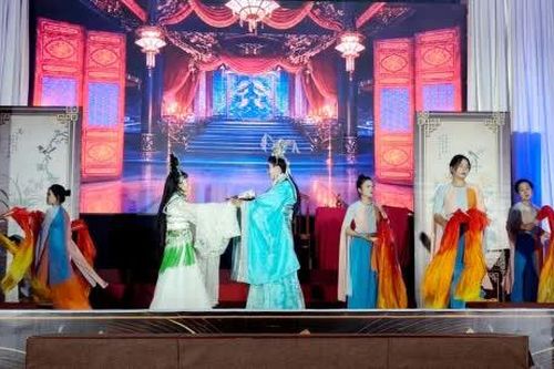 Sinh viên Đồng Tháp công diễn vở cải lương tuồng cổ 'Đường về San Hậu'