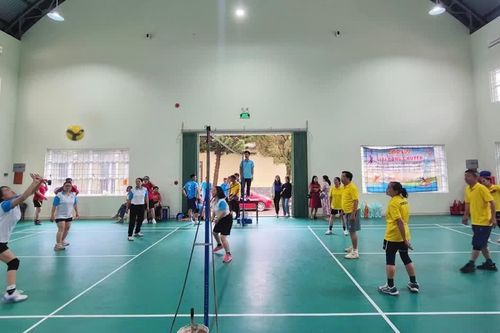 Phường Diên Hồng tổ chức giao lưu bóng chuyền hơi nam, nữ phối hợp