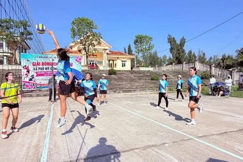 Xã Phù Mỹ Đông tổ chức Giải bóng chuyền nữ chào mừng Ngày thành lập Hội LHPN Việt Nam