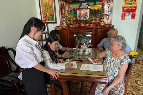 Phường Bắc Cam Ranh ra quân hướng dẫn người dân sử dụng nền tảng số