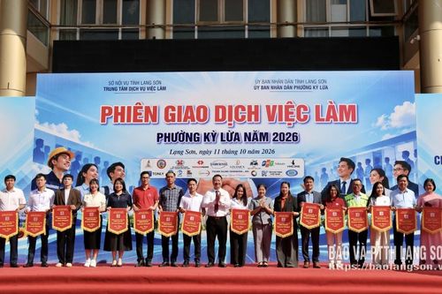 Gần 1.200 người tham gia phiên giao dịch việc làm phường Kỳ Lừa