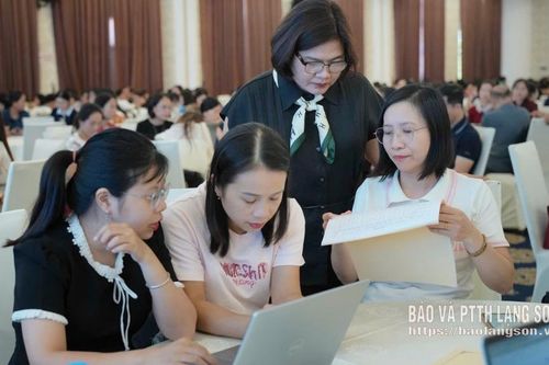 Gần 2.000 giáo viên THCS tham gia bồi dưỡng nâng cao năng lực kiểm tra, đánh giá theo chương trình mới