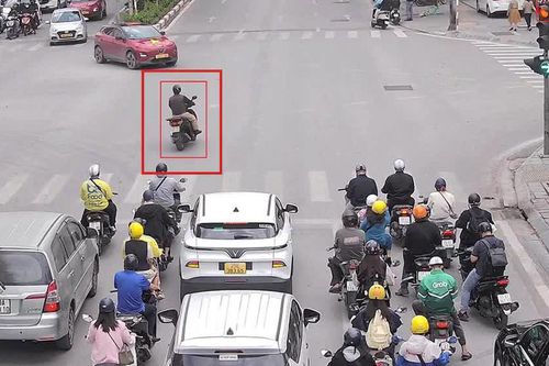 Hà Nội: Camera AI ghi nhận nhiều xe máy vi phạm hàng chục lần trong 9 tháng