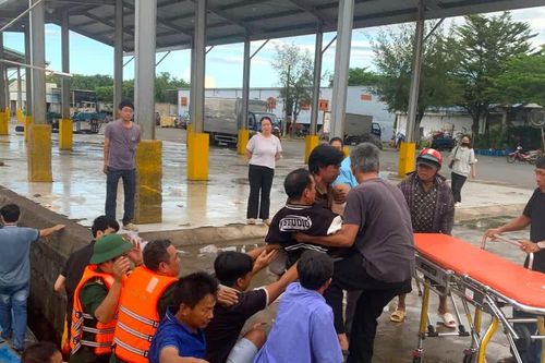 Kịp thời đưa ngư dân nghi bị tai biến trên biển vào bờ điều trị