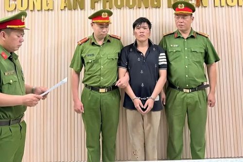 Khống chế kẻ say rượu dùng dao đâm Thiếu tá Cảnh sát giao thông
