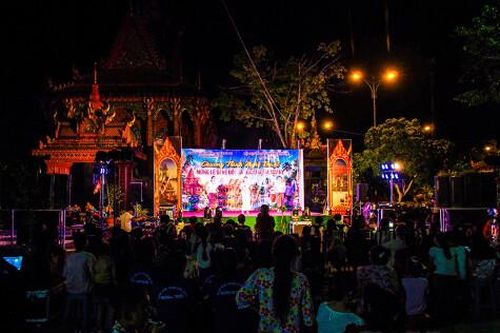 Đêm nghệ thuật rộn ràng mừng lễ Sene Dolta của đồng bào Khmer