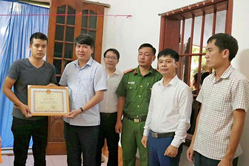 Truy tặng giấy khen cho người hy sinh tính mạng cứu 2 thiếu niên ở Ninh Bình