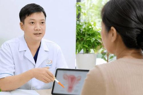 Để 'tuổi hoàng hôn' không tạo gánh nặng sức khỏe với phụ nữ
