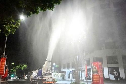URENCO vận hành thử xe phun sương dập bụi trên nhiều tuyến phố Vành đai 1