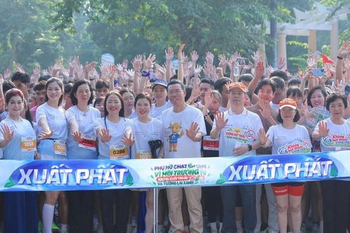 Gần 2.000 người chạy vì môi trường không khói thuốc, lan toả bảo vệ sức khoẻ phụ nữ, trẻ em