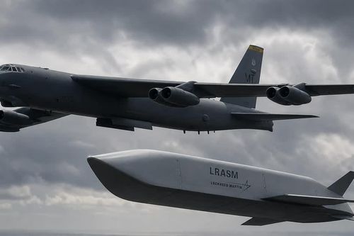 Tên lửa chống hạm tàng hình LRASM khiến B-52 trở thành 'sát thủ tàu chiến'