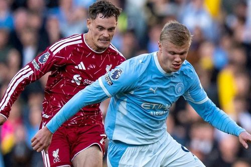 Anfield hô 'gian lận', còn Haaland đáp lại bằng bàn thắng
