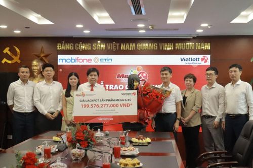 Lần đầu tiên Vietlott có khách nữ trúng độc đắc gần 200 tỷ