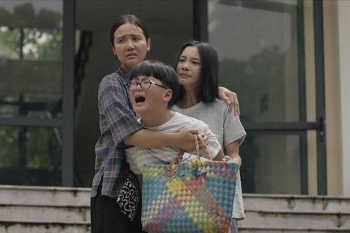 'Căn nhà không mái che' tập 1: Hạnh từ chối bán nhà trả nợ cho chồng