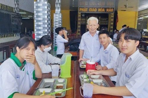 Cụ ông ở tuổi 91 vẫn miệt mài làm việc thiện theo gương Bác