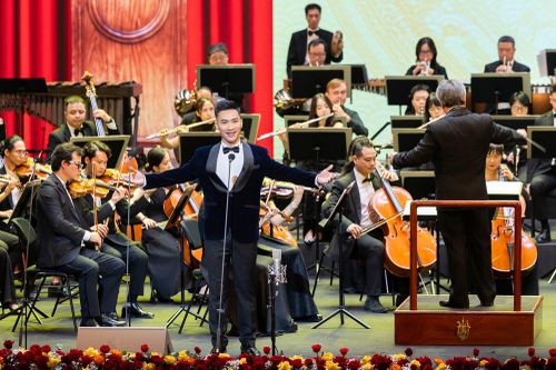Từ cánh đồng lúa đến Nhà hát Opera là một câu chuyện cổ tích của Nguyễn Khắc Hòa