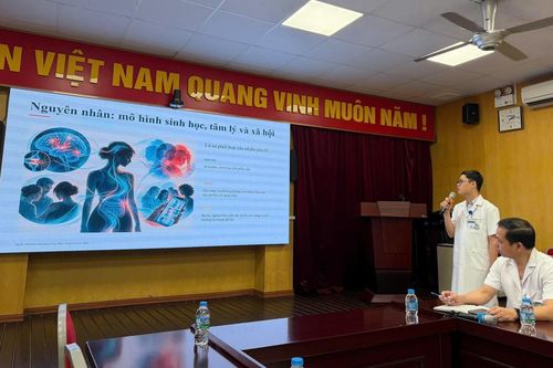 Ăn uống vô độ, nữ sinh 21 tuổi phải nhập viện tâm thần