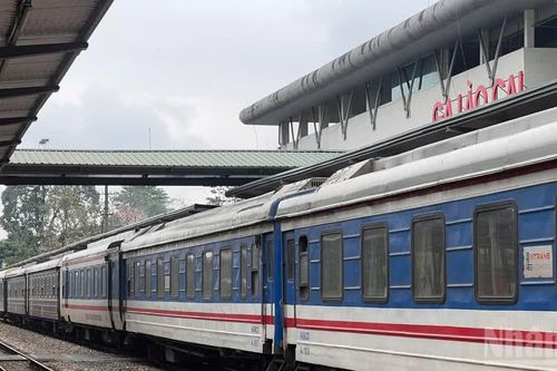 Tuyến đường sắt Hà Nội-Lào Cai khai thác 3 đôi tàu khách mỗi ngày