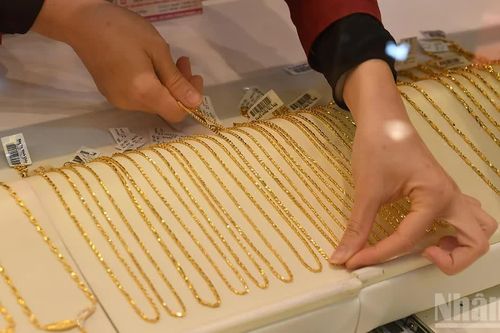 Giá vàng ngày 12/10: Vàng miếng SJC bán ra ở mức 144,8 triệu đồng/lượng