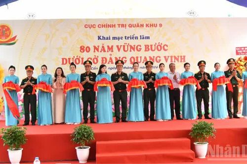 Quân khu 9: Khai mạc Triển lãm chuyên đề '80 năm vững bước dưới cờ Đảng quang vinh'