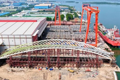 Cầu đi bộ qua sông Sài Gòn thử tải thành công, chuẩn bị hợp long