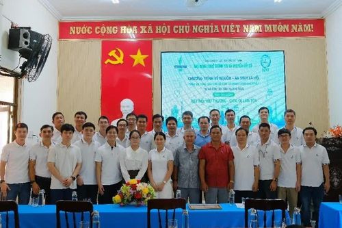Trao 15 suất quà đến các hộ gia đình có hoàn cảnh khó khăn tại xã Sơn Tây, tỉnh Quảng Ngãi