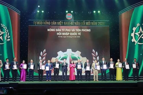 Tuyên dương 96 'Nông dân Việt Nam xuất sắc 40 năm Đổi mới'