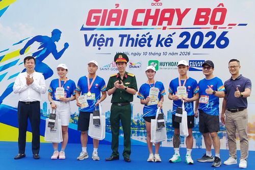 Bước chân gắn kết trên đường chạy