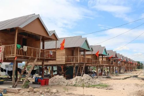 Gia Lai: Người dân vùng ngập lụt vui đón cuộc sống mới