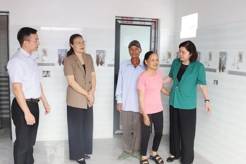 Bắc Ninh trao hỗ trợ xây nhà Đại đoàn kết cho gia đình hoàn cảnh
