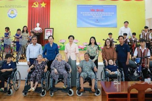 Ấm áp chương trình chăm lo phụ nữ, trẻ em và người có hoàn cảnh khó khăn tại tỉnh Quảng Ngãi