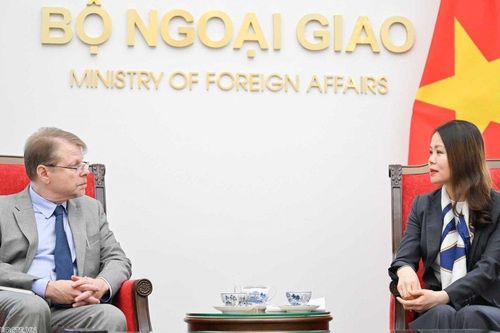 Thứ trưởng Ngoại giao Nguyễn Minh Hằng tiếp Phó Chủ tịch Phòng Thương mại Hoa Kỳ
