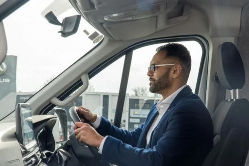 Những lưu ý an toàn khi lái xe minibus trên đường cao tốc
