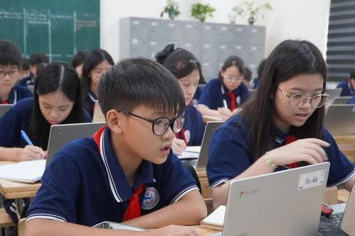 Trường công lập đầu tiên ở Hà Nội học bằng laptop theo mô hình 1:1