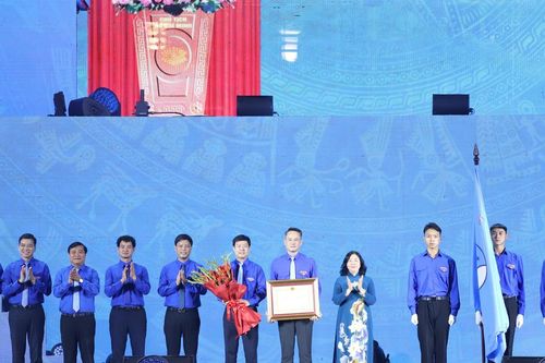 Hội Liên hiệp thanh niên Việt Nam đón nhận Huân chương Lao động hạng Nhất