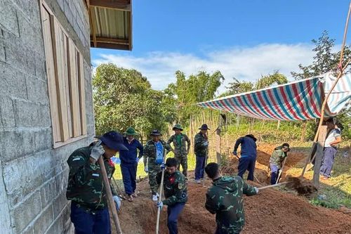 Phát hiện hai hài cốt liệt sĩ Việt Nam cùng tấm bia khắc ngày 8/10/1979 tại Lào