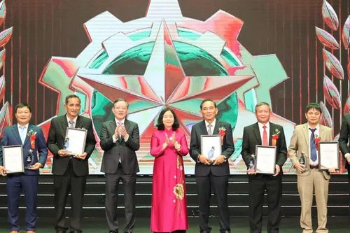 Vinh danh 96 nông dân Việt Nam xuất sắc