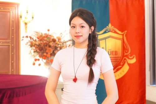 Nữ sinh điểm 10 Lịch sử trở thành thủ khoa đầu vào trường kinh tế