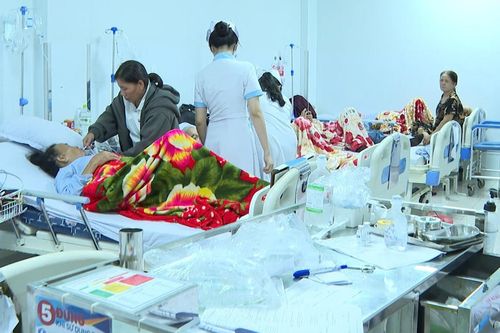 135 người nghi ngộ độc sau ăn bánh mì, Quảng Ngãi chỉ đạo khẩn